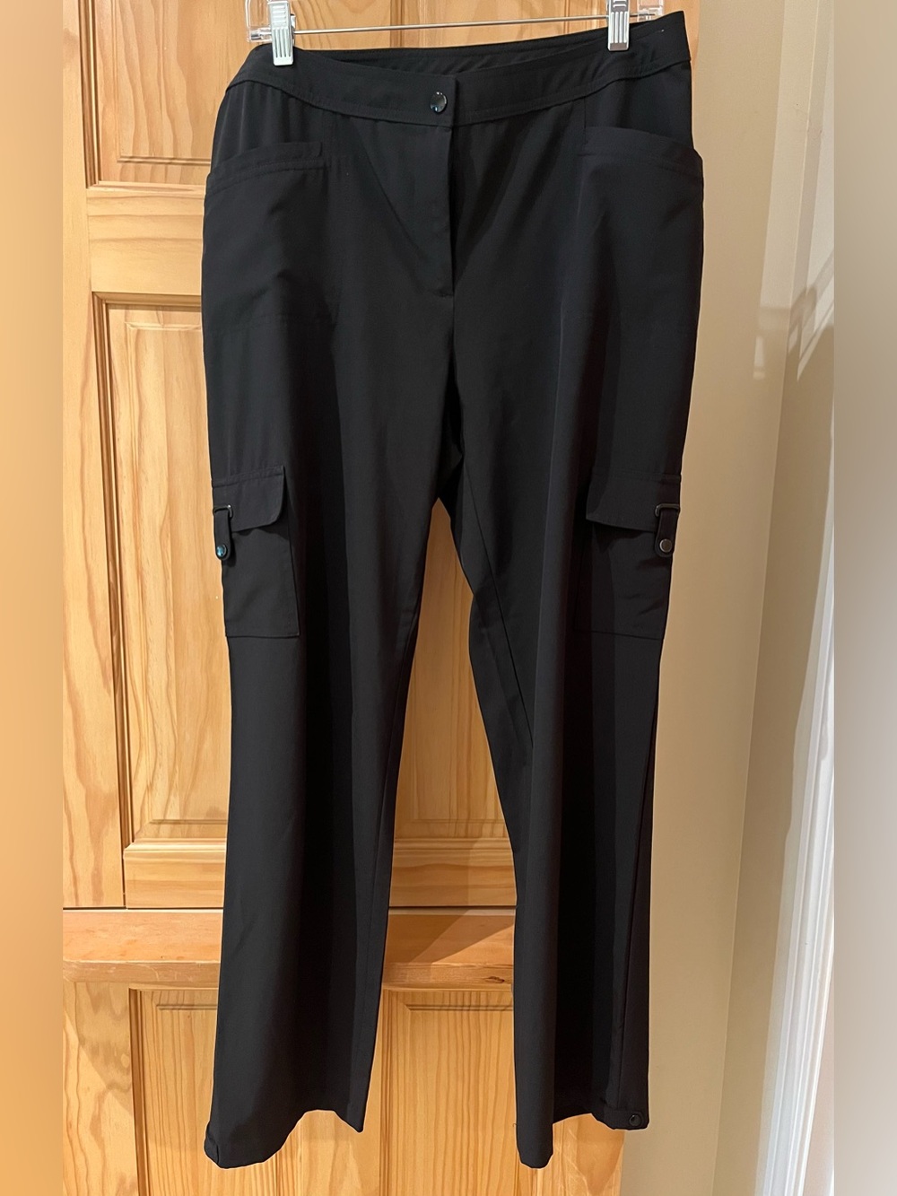 CHICO’S Zenergy Black Cargo Utility Pants Size 1.5/10 Straight Leg